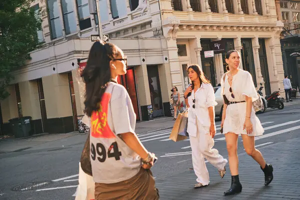 Street Style Inspo: Fashion Trends Straight from the Sidewalk